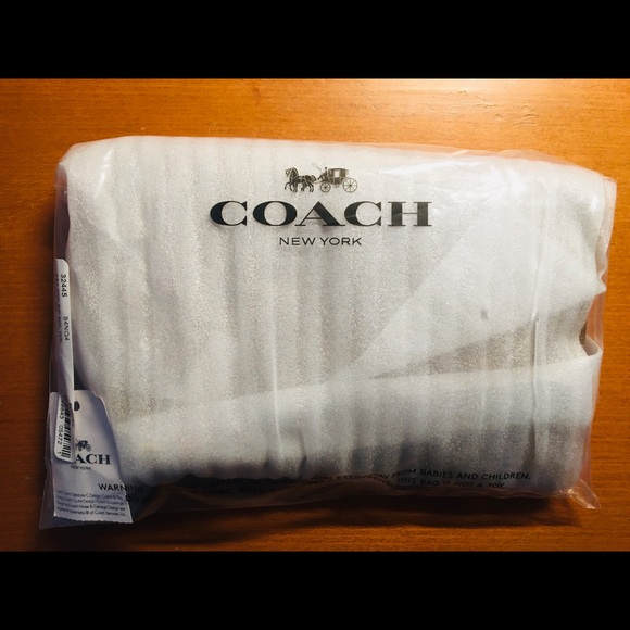 Authentic Coach Hand Purse - Picture 5 of 5